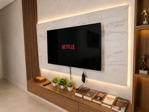 Modern Apt, Private Parking, Fast WiFi & Elevator