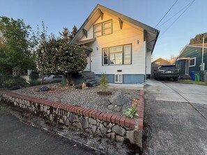 Exterior - Dog‑Friendly Alberta Arts 2BR Home w/ Fenced Yard (Portland)