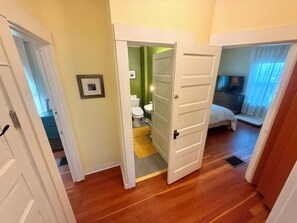 2 bedrooms, iron/ironing board, WiFi, bed sheets - Dog‑Friendly Alberta Arts 2BR Home w/ Fenced Yard (Portland)