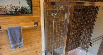 NEW! 1957 MODEL HOME! Pet and vinyl friendly!