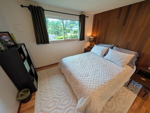 3 slaapkamers, een strijkplank/strijkijzer, wifi, beddengoed
