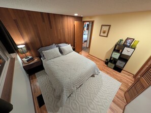 Tabla de planchar con plancha, wifi y ropa de cama 
