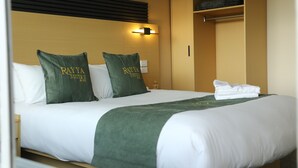 Ảnh chưa phân loại, 3 trong số 18 ảnh, nút