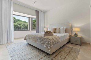 7 bedrooms, desk, iron/ironing board, free WiFi - Brand new luxury villa in Marbella Las Chapas (MARBELLA)