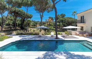 Outdoor pool - Brand new luxury villa in Marbella Las Chapas (MARBELLA)