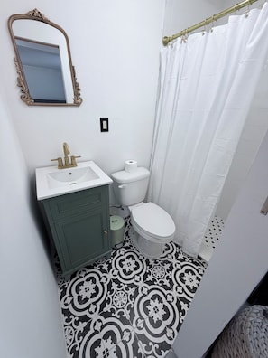 Towels, soap, toilet paper - Your Cozy Private Studio by the Beach (Ormond Beach)