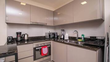 Apartment, Balcony, City View | Private kitchen