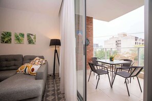 Apartemen, balkon, pemandangan kota | Area keluarga