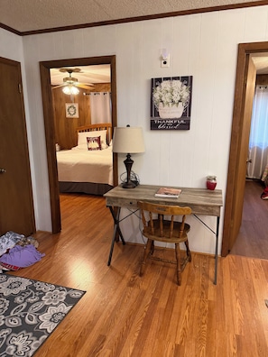 2 bedrooms, desk, iron/ironing board, travel cot - Mossy Mountain Getaway in the peaceful Smokey Mountains (Murphy)
