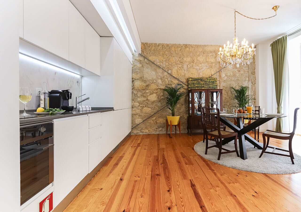 Family Apartment | Private kitchen | Full-size fridge, microwave, oven, stovetop