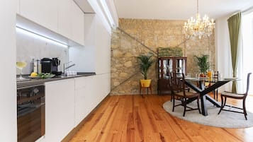 Family Apartment | Private kitchen | Full-size fridge, microwave, oven, stovetop