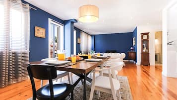 Superior Apartment, Balcony, City View | Dining