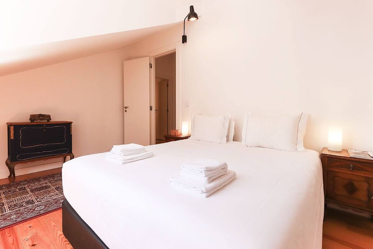 Apartament de luxe, balcó | Espai de treball apte per a portàtils i cortines opaques 