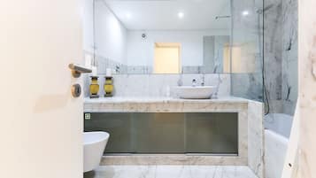 Family Apartment | Bathroom