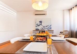 Apartemen Superior, balkon, pemandangan kota | Tempat makan