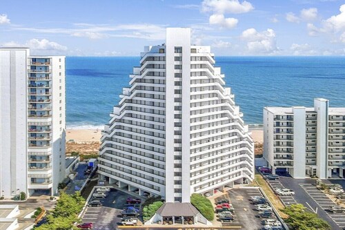 Pyramid 2D Oceanfront with Heated Pool