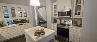 3-bedroom house w/ pool in N DFW. close 2 airports, Rangers, medical, FIFA,shops