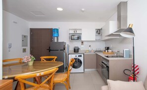 Apartemen, balkon, pemandangan kota | Dapur pribadi