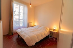 WiFi, bed sheets - Modern & Comfortable One-Bedroom Apartment with Balcony (Manosque)