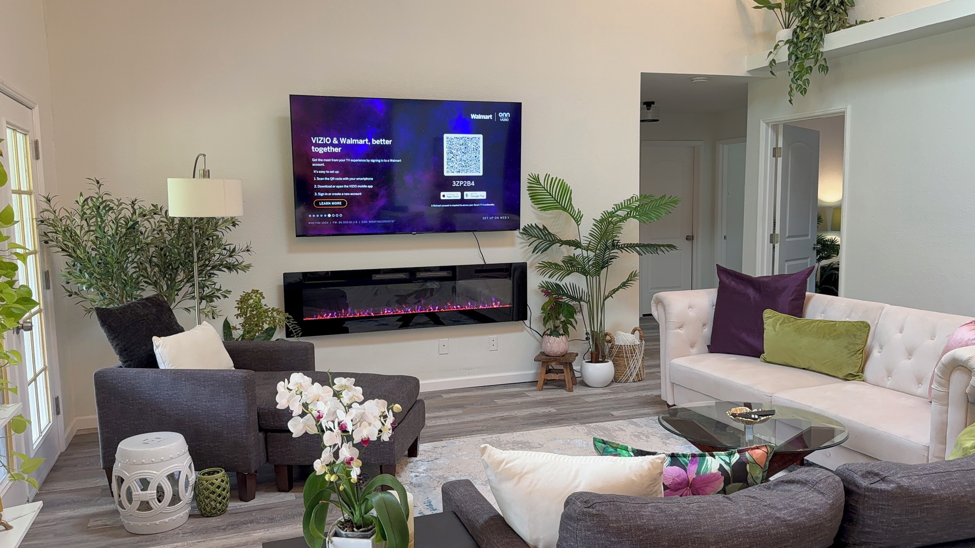 TV connectée, livres, écrans d'ordinateur