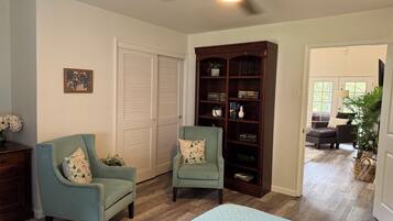 2 bedrooms, desk, travel crib, free WiFi