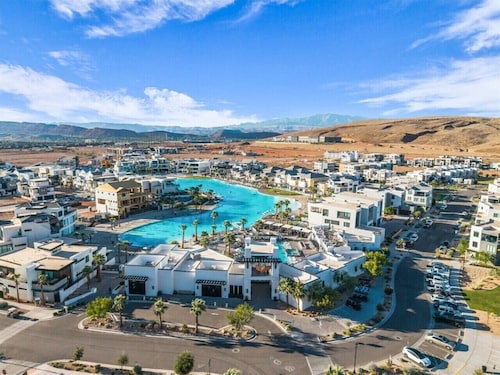 Sienna Cove | 5BR Desert Color Escape | Rooftop Deck + Resort Amenities