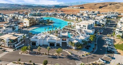 Sienna Cove | 5BR Desert Color Escape | Rooftop Deck + Resort Amenities