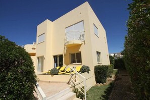 Exterior - Ground-floor apartment with spacious terraces, 15 minutes from the marina and Falésia Beach (Quarteira)