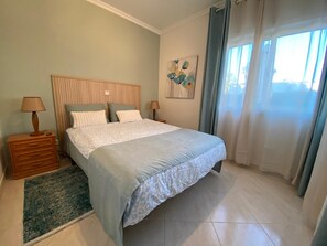2 bedrooms, iron/ironing board, WiFi, bed sheets - Ground-floor apartment with spacious terraces, 15 minutes from the marina and Falésia Beach (Quarteira)