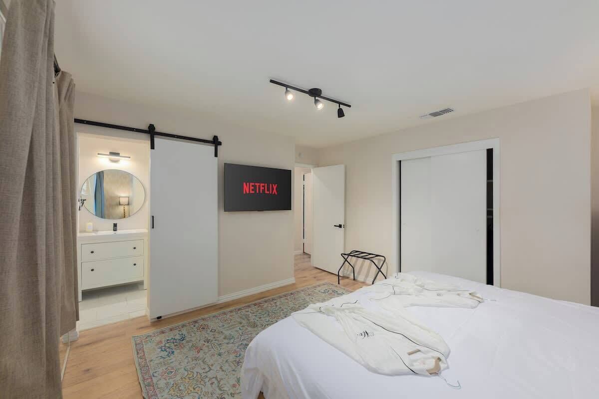 3 chambres, fer et planche à repasser, Wi-Fi, draps fournis