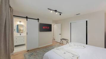 3 chambres, fer et planche à repasser, Wi-Fi, draps fournis