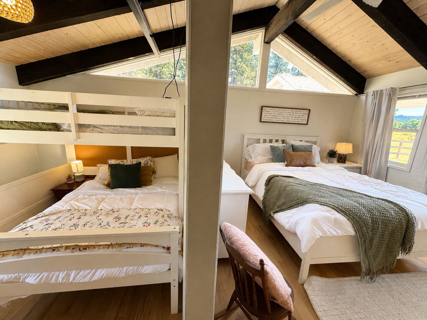 4 bedrooms, iron/ironing board, WiFi, bed sheets