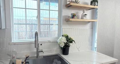 Fantastic 2-bedroom duplex with AC in charming Stockton