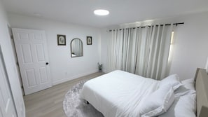 2 habitaciones, tabla de planchar con plancha, wifi y ropa de cama 