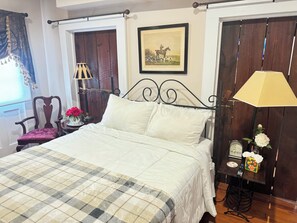 Room - Cozy 1-bedroom cottage in delightful Aiken  you can walk to shops. (Aiken)