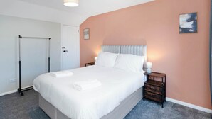 3 habitaciones, tabla de planchar con plancha, cuna de viaje y wifi 