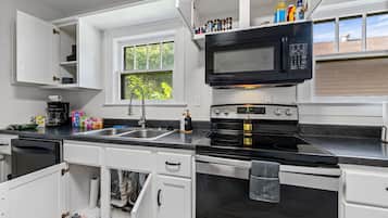 Coffee/tea maker, fridge, microwave, oven