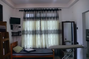3 camere