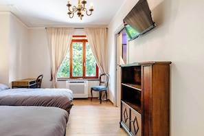 4 bedrooms, WiFi, bed sheets