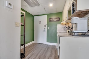 Private kitchen - Orlando Studio Near Universal with Pools ,Balcony Resort Ameneties (Orlando)