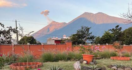 A Nice and Quiet Apartment with a 360-Degree View of the Volcanoes in Ciudad Vieja