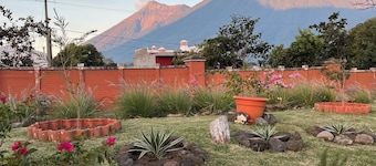A Nice and Quiet Apartment with a 360-Degree View of the Volcanoes in Ciudad Vieja