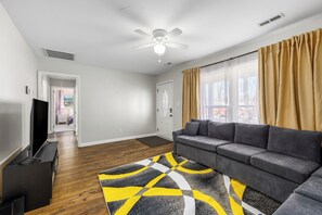 Living area - Stylish & Bright CLT Retreat - Near NoDa & Uptown on VRBO (Charlotte)