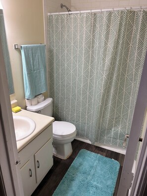 Bathroom - Charming 2-bedroom townhome with AC in Lithonia (Lithonia)