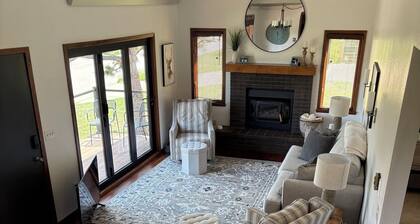 Beautiful Home W/Guest Home, sleeps 13 Bike Garage