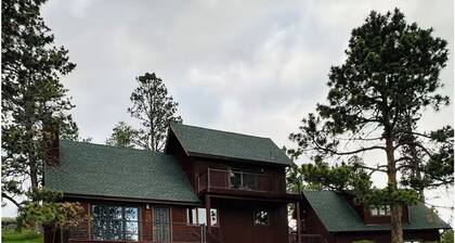 Beautiful Home W/Guest Home, sleeps 13 Bike Garage