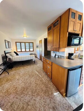 Interior - Beautiful Home W/Guest Home, sleeps 13 Bike Garage (Rapid City)