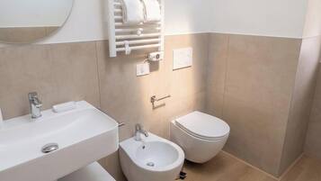 Chambre Deluxe Double ou avec lits jumeaux, non-fumeur, salle de bains privée | Salle de bain