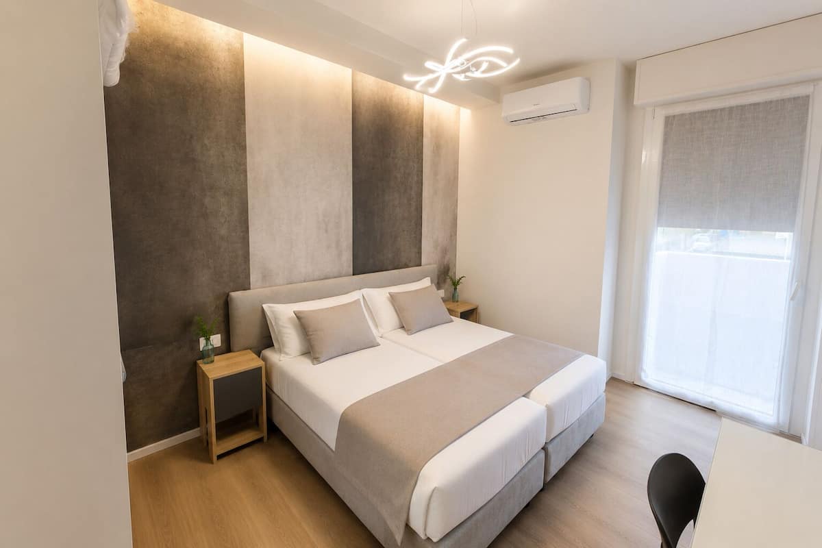 Deluxe Double or Twin Room, Non Smoking, Private Bathroom | Egyptian cotton sheets, premium bedding, minibar, desk