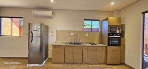 Coffee/tea maker, fridge, microwave, oven - House near the airport, with large terraces and a barbecue (Luque)